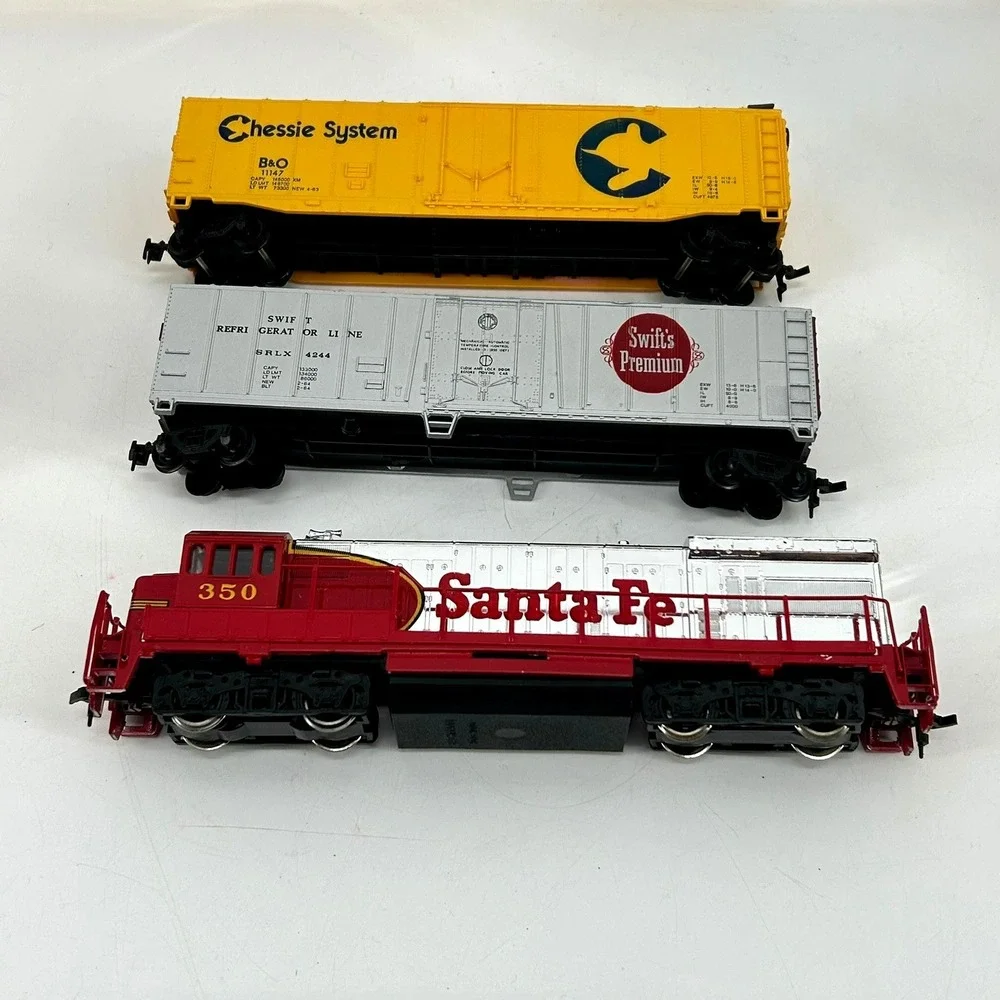 Bachmann HO Scale Silver Flyer Electric Train Set Santa Fe Locomotive 0633 1123